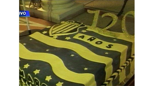 Cena, partido y fuegos artificiales por los 120 años de Peñarol