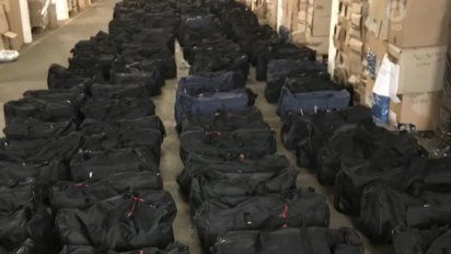 Foto: Los más de 200 bolsos con cocaína que había dentro del contenedor descubierto en Hamburgo.