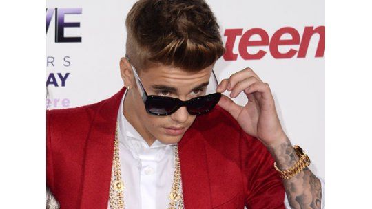 Obama debe definir si deporta a Bieber; reunieron 103.000 firmas