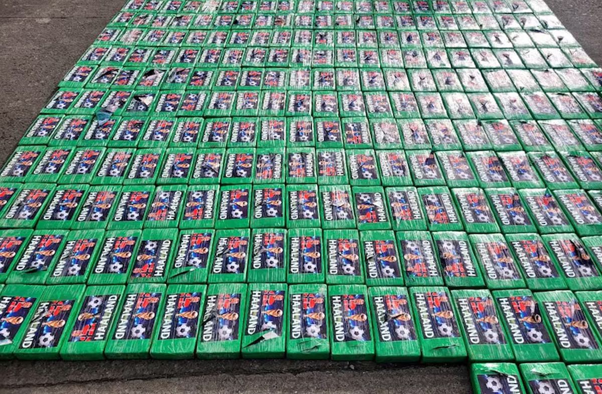 La cara de Erling Haaland en ladrillos de cocaína: así hallan casi media tonelada de droga en Ecuador