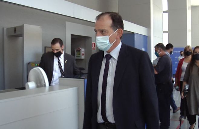 Guido Manini Ríos entrando a la Torre Ejecutiva, enero 20 de 2021.