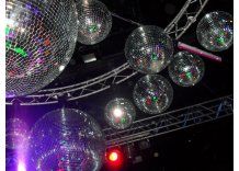 Hay 450 fiestas habilitadas por IM para la Noche de la Nostalgia