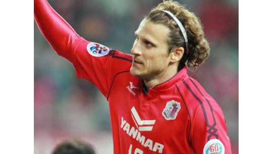 Forlán anota por primera vez en la liga japonesa Forlán anota por primera vez en la liga japonesa