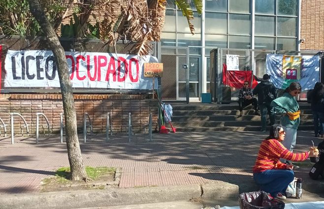 Liceo 38 ocupado por el sindicato de profesores. Foto: Beatríz Martínez, Subrayado.