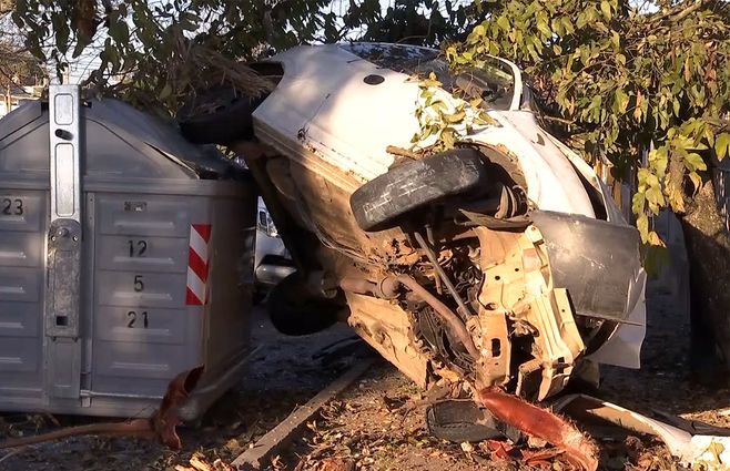 accidente-maroñas-auto-arbol-contenedor.jpg