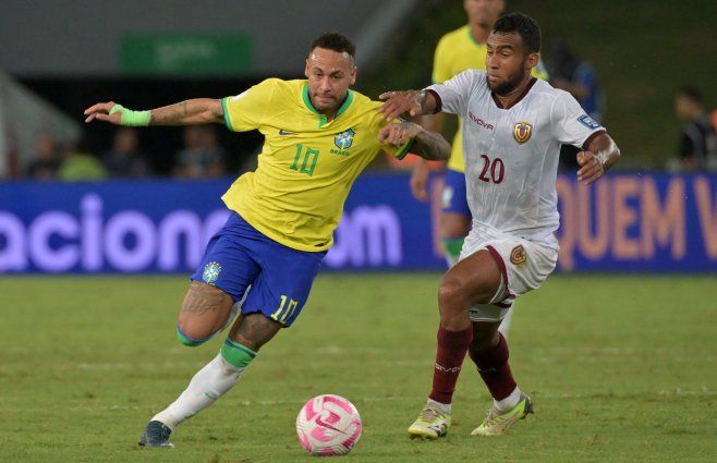 Foto: AFP. Uruguay se enfrenta a Brasil en Montevideo el 17 de octubre.
