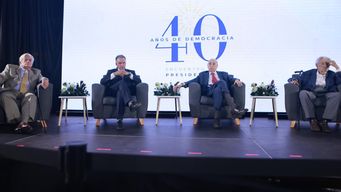 partido colorado reunio a expresidentes y al actual mandatario en acto por los 40 anos del retorno de la democracia