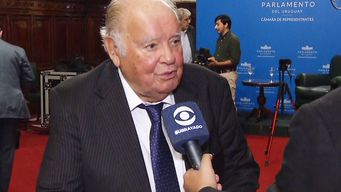 reconocimiento a la trayectoria de enrique iglesias: que prevalezca la idea de vivir en paz, es lo mas importante que me dejo la vida