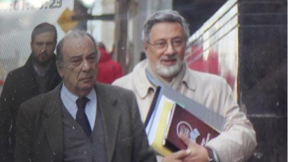 Foto: Canon ingresa a Fiscalía acompañado del abogado Gonzalo Fernández (Subrayado).