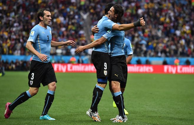 Godin-Suarez-Cavani-AFP-mundial.jpg