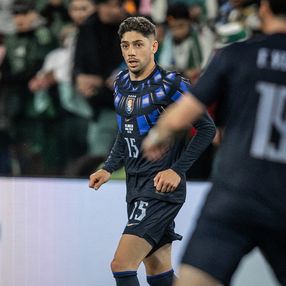 Uruguay de azul ante Argelia, cuando Valverde todavía usaba la 15. Ahora, en el Mundial, usa la 8. Foto: oficial de la AUF en redes sociales. Uruguay de azul ante Argelia, cuando Valverde todavía usaba la 15. Ahora, en el Mundial, usa la 8. Foto: oficial de la AUF en redes sociales.