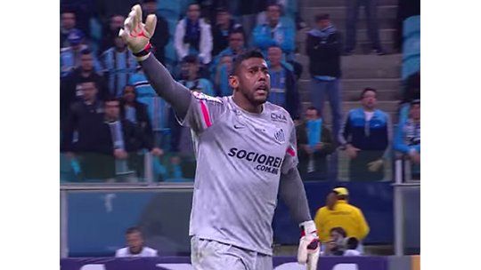 Gremio expulsado de Copa Brasil por racismo de su hinchada