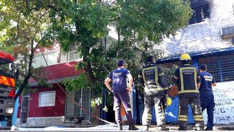 Incendio en depósito de ropa.