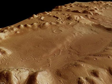 Encuentran grandes cantidades de agua oculta en Marte
