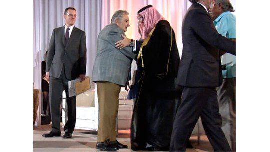 Mujica y príncipe saudí acordaron incrementar lazos comerciales