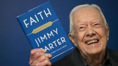 El expresidente presentó su 32° libro en 2018. Se llama significativamente Faith (Fe) sobre sus experiencias espirituales, entre las que está su lucha contra el cáncer. En apenas tres meses, el nuevo fármaco&nbsp;pembrolizumab eliminó todo rastro de cáncer del organismo de Jimmy Carter.&nbsp;