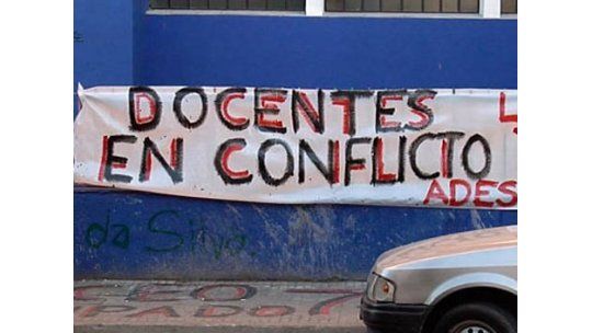 Paro de docentes en liceos públicos de todo el país este martes