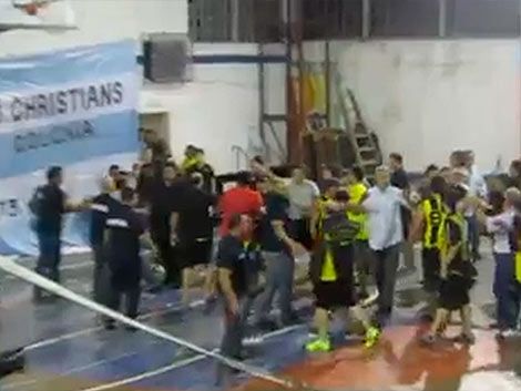 Barras de Peñarol provocaron incidentes tras final de Fútbol Sala
