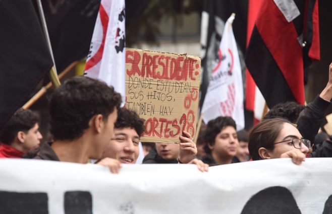 Marcha de sindicatos de la educación. Foto: Foco Uy