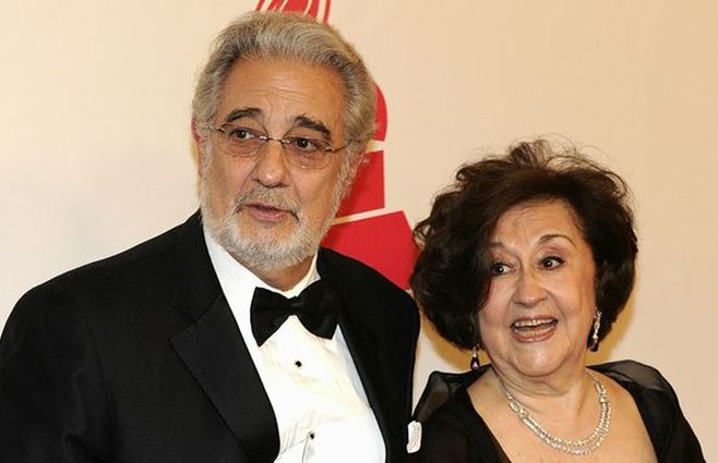 Marta Orenellas, soprano mexicana, está casada con Plácido desde 1962. Ella lo conoció con 17 años, y ya había estado casado y tenía un hijo. La pareja tuvo dos hijos, Álvaro Maurizio Domingo y Plácido Domingo Jr., que se sumaron a José Plácido Domingo Guerra, fruto de la relación anterior del tenor con Ana María Guerra Cué.