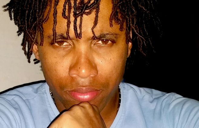 Denis Solís es rapero y tiene 22 años