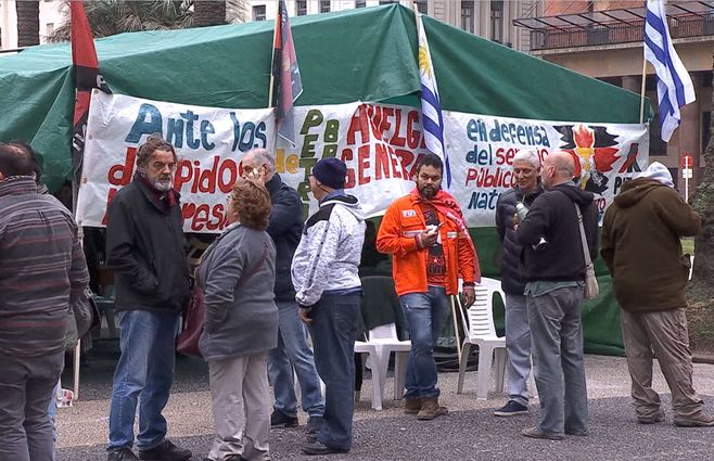 Huelga-sindicato-gas-plaza-independencia.jpg