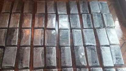 incautan 50 kilos de cocaina de paraguay en un camion granelero