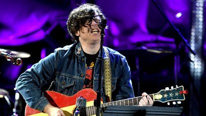 ryan adams acusado por varias mujeres de conducta sexual inapropiada