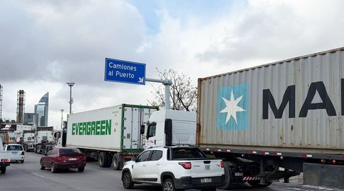 Camiones ingresan al puerto este martes de mañana. Foto: Marcela Demora, Arriba Gente, Canal 10.