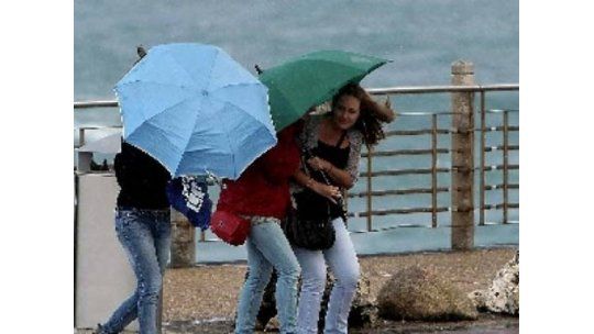 Un fin de semana con chaparrones costeros y mucho frío