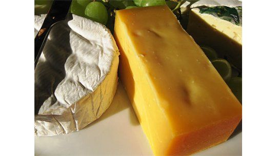 La Intendencia alerta por venta de quesos en malas condiciones