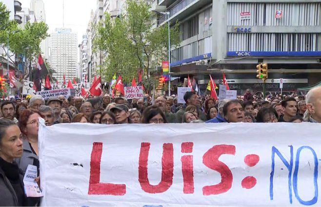 Foto: Subrayado. Movilización de este lunes sobre la avenida 18 de Julio.
