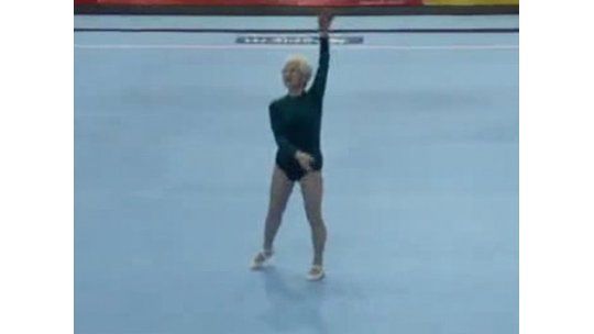 Super abuela: con 86 años compite en gimasia y barras paralelas