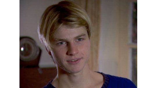 Adicto a las selfies casi se sucida por no encontrar la perfecta