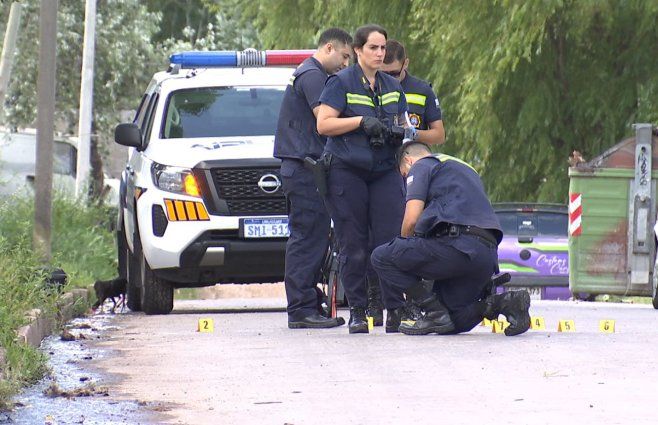 Foto: Subrayado. Ataque a tiros contra camioneta en Plácido Ellauri.
