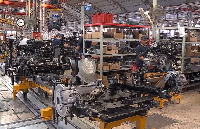 industria-automotriz-trabajadores.jpg