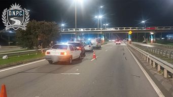 un motociclista con fractura expuesta tras choque con camioneta y dos lesionadas en colision multiple en interbalnearia