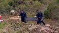 policia de rivera investiga el hallazgo del cuerpo de un joven maniatado y con signos de violencia