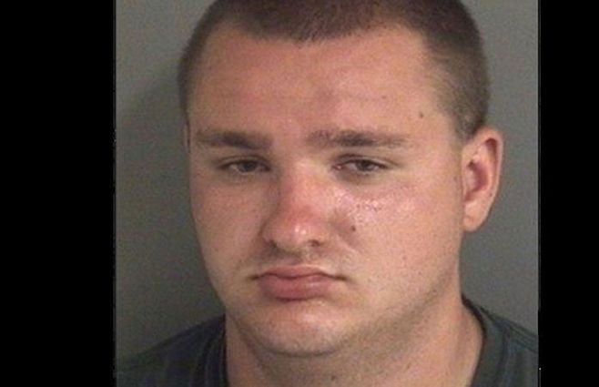 Collin Richards tiene un historial violento y de toxicomanía