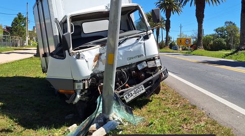 Circulaba alcoholizado, se durmió e impactó contra una columna de alumbrado en Ruta 1