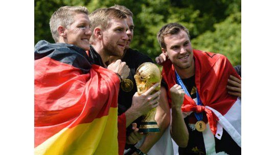 Futbolistas alemanes gastaron a argentinos al regreso a su país