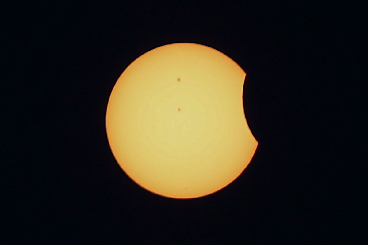 Montevideo, Uruguay, 14/10/2023Sociedad. Eclipse Solar Anular desde la ciudad de Montevideo, se espera no sea mayor a un 10% en estas latitudes. Foto: Gastón Britos / FocoUy