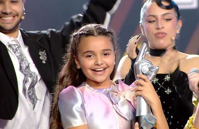 Valentina-gana-la-voz-kids
