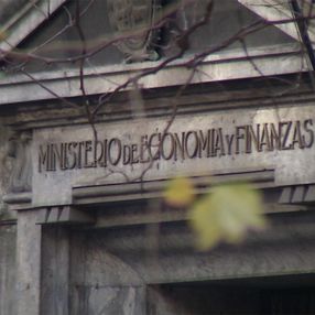 Calificadora advierte: medidas fiscales no son suficientes para estabilizar deuda Calificadora advierte: medidas fiscales no son suficientes para estabilizar deuda