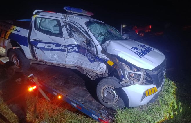 Foto: Policía de Salto. Patrullero chocado; un policía herido.