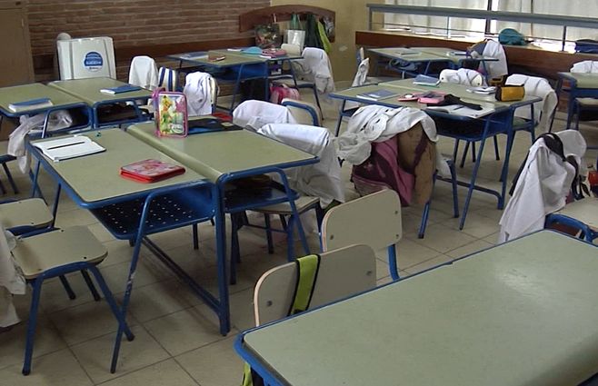 Escuela-Aula-vacía-túnicas.jpg
