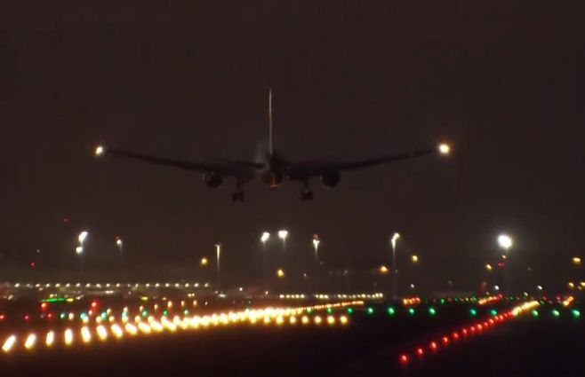 Avión-aterriza-emergencia-madrid.jpg