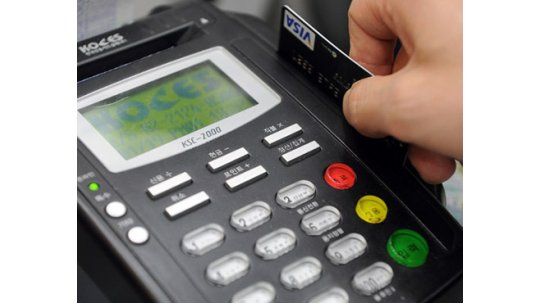 Uso de tarjetas no redujo la cantidad de dinero circulante