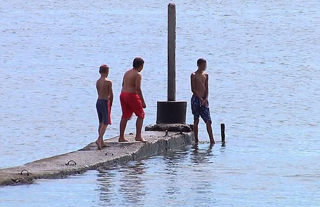 niños-nadando-ahogamiento