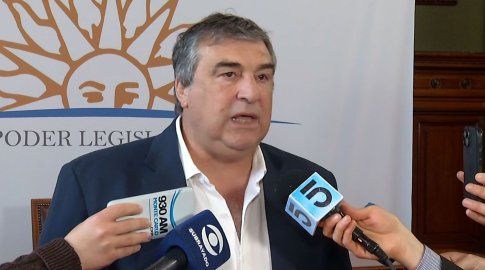 El FA molesto con Sergio Botana. Foto: archivo Subrayado.